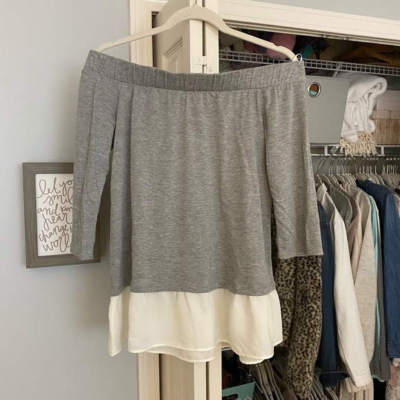 CHARMING Charlie’s Off -The-Shoulder Top - Picture 1 of 6